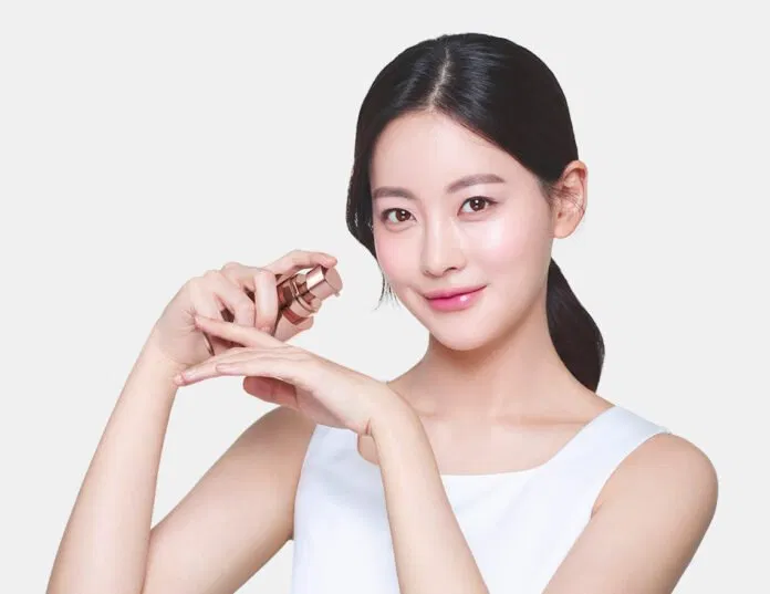 Diễn viên Oh Yeon Seo hiện đang là gương mặt đại diện cho thương hiệu AHC. (Nguồn: Internet) Diễn viên Oh Yeon Seo hiện đang là gương mặt đại diện cho thương hiệu AHC. (Nguồn: Internet)