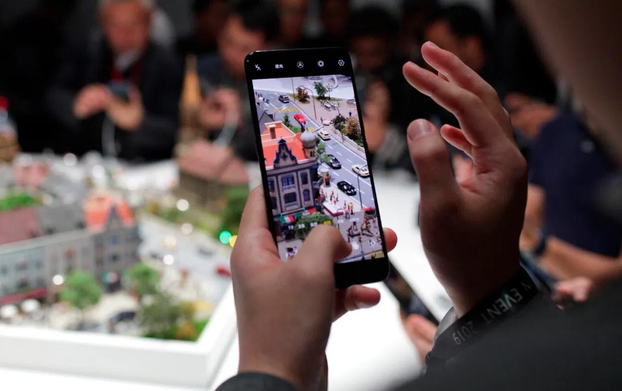 Chi tiết về khả năng Zoom của máy