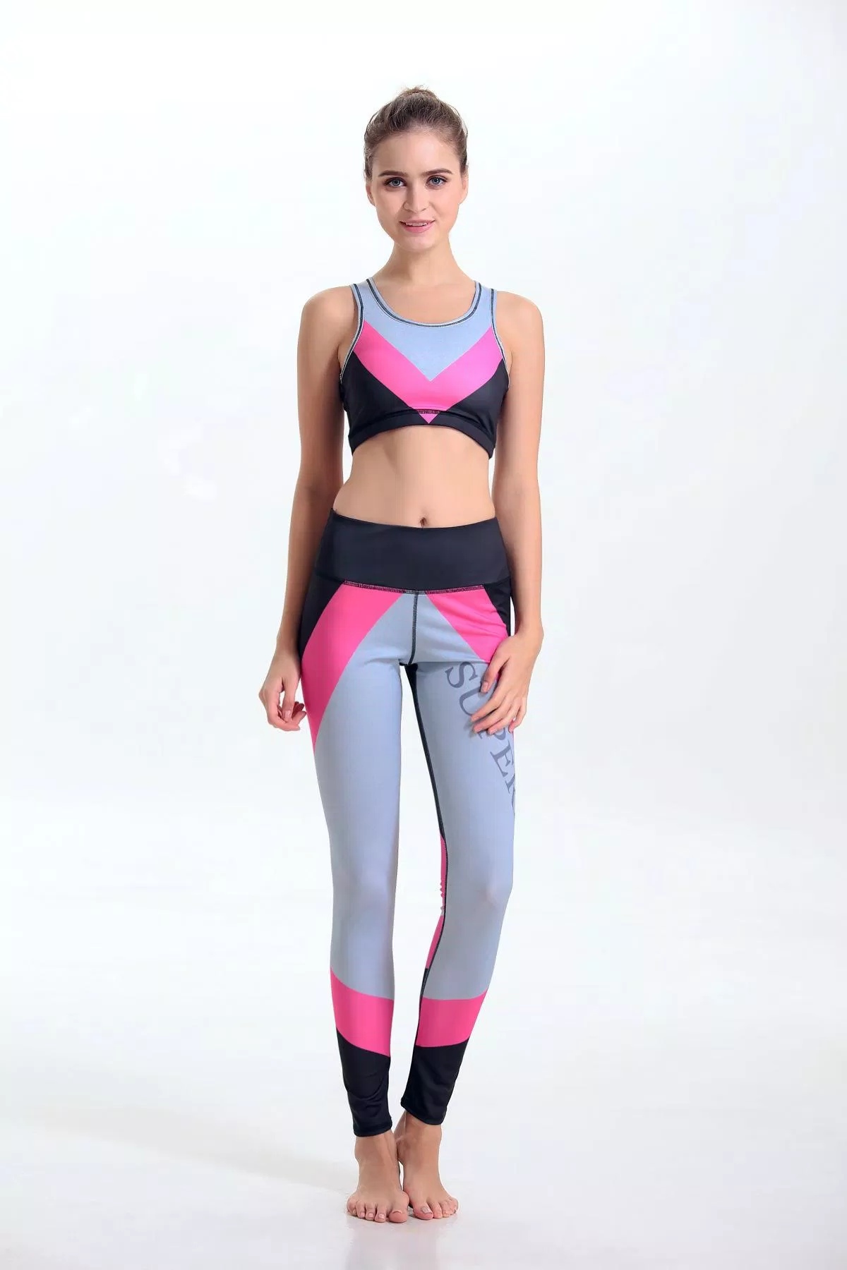 Quần áo tập lắc vòng nên bó sát cơ thể Quần áo tập lắc vòng nên bó sát cơ thể