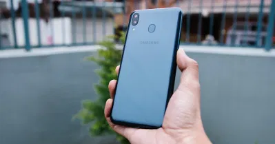 Mặt lưng của Galaxy M20