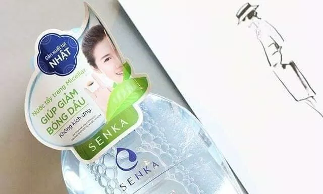 Senka All Clear Water Fresh Makeup Remover chứa thành phần trà xanh tươi mát