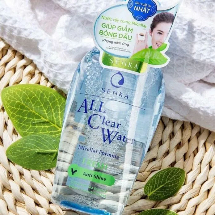 Nước tẩy trang Senka All Clear Water Fresh có bao bì màu xanh mát mắt