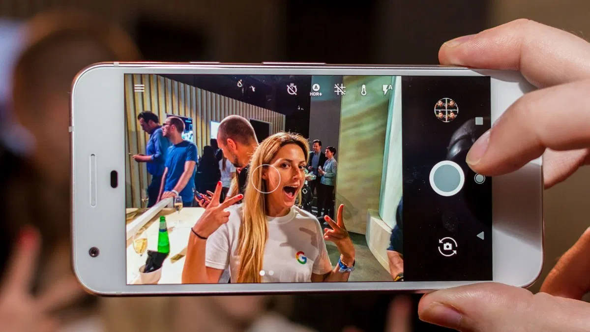 AI được tích hợp trên camera