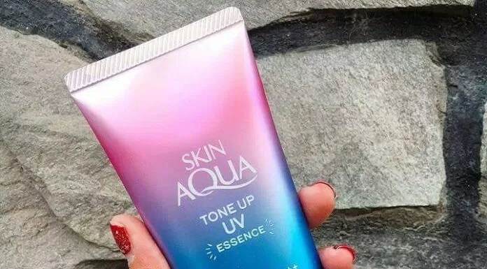 Bao bì ombre cực sang chảnh của Sunplay Skin Aqua Tone Up UV Essence