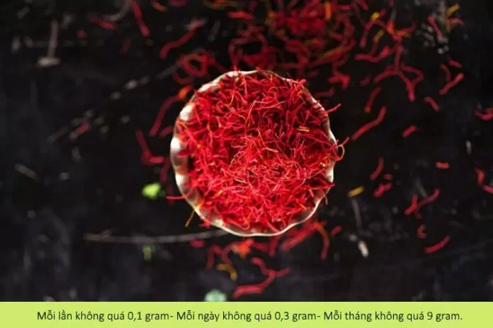 Bất cứ thứ gì nhiều quá cũng có tác dụng phụ, vì vậy bạn phải chú ý liều lượng sử dụng saffron