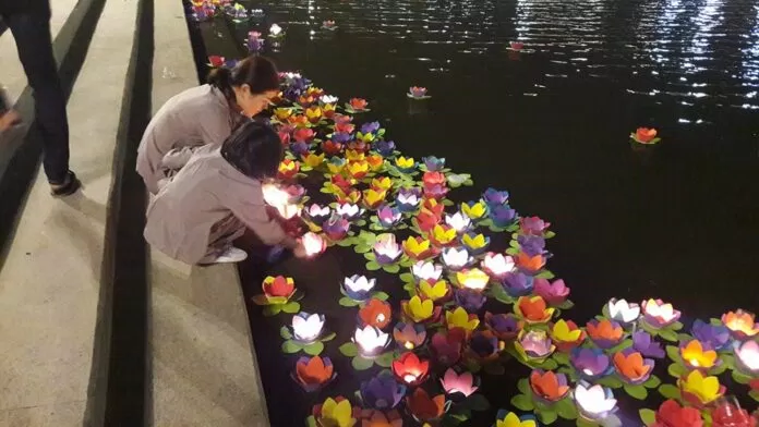 Lễ hội thả hoa đăng tại Happyland
