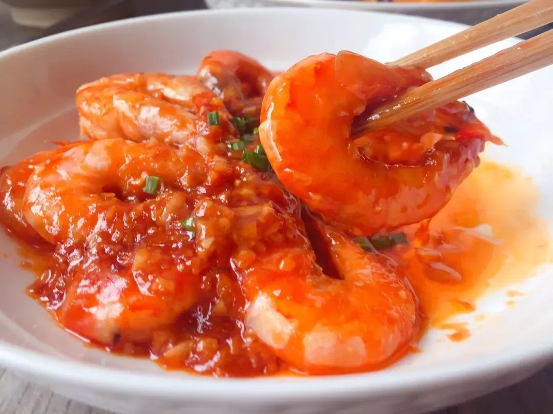 Thành phẩm tôm sốt cà chua có màu đỏ vô cùng bắt mắt