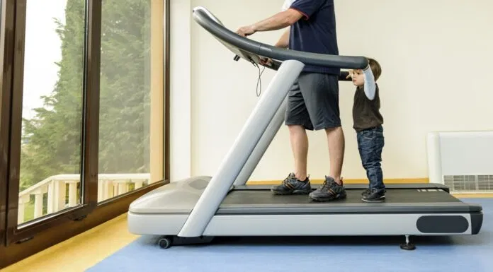 Tập thể dục cùng bé yêu là một cách gắn kết tình cảm Tập thể dục cùng bé yêu là một cách gắn kết tình cảm