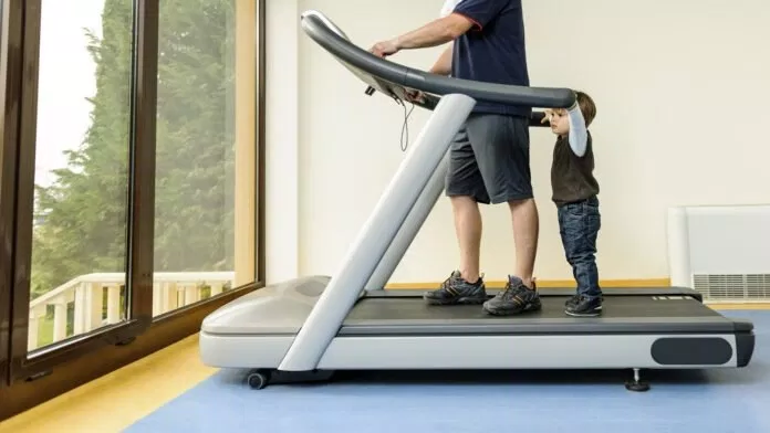 Tập thể dục cùng bé yêu là một cách gắn kết tình cảm Tập thể dục cùng bé yêu là một cách gắn kết tình cảm