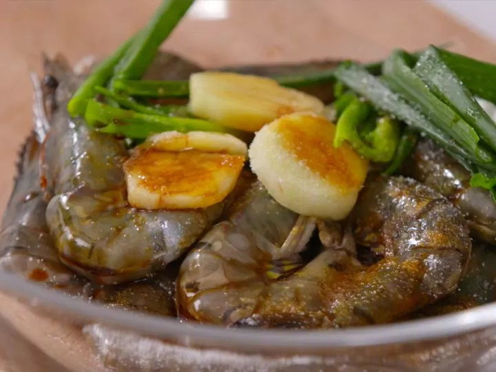 Ướp tôm để món ăn đậm đà hơn Ướp tôm để món ăn đậm đà hơn