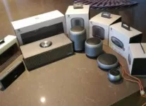 Samsung vừa cho ra mắt tai nghe không dây Gear IconX