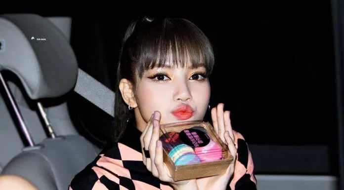 Lisa cũng trở nên "mít ướt" giống cô chị Rosé (Ảnh: @Lisa_ForReal)