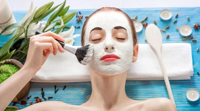 Bên cạnh việc làm đẹp, việc sử dụng mặt nạ đất sét cũng như một hình thức thư giãn. (nguồn: Internet)