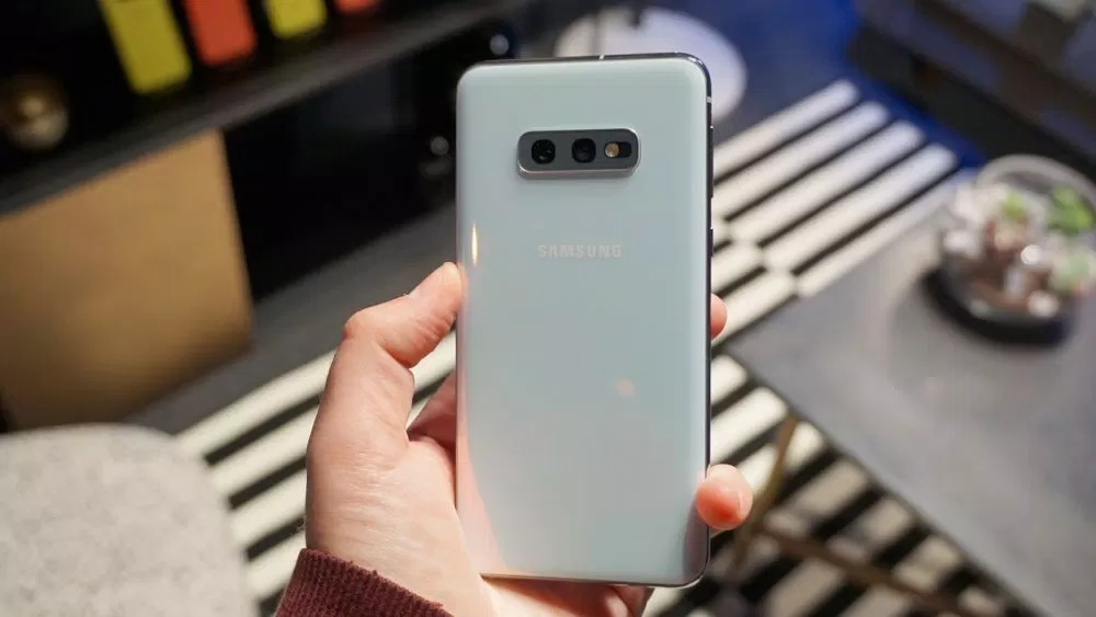 Camera chính là một trong những điểm rất chất lượng trên Galaxy S10e