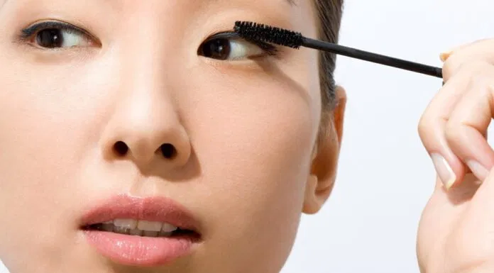 Những lưu ý cần nhớ khi chải mascara