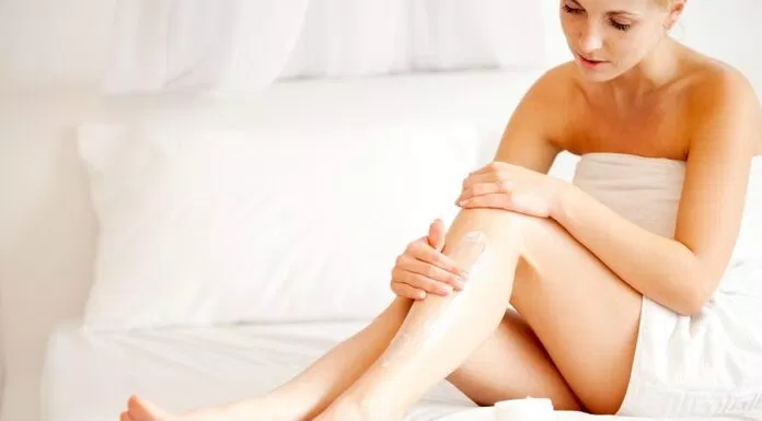 Sử dụng lotion thường xuyên giúp da mịn màng và căng bóng hơn. (nguồn: Internet)
