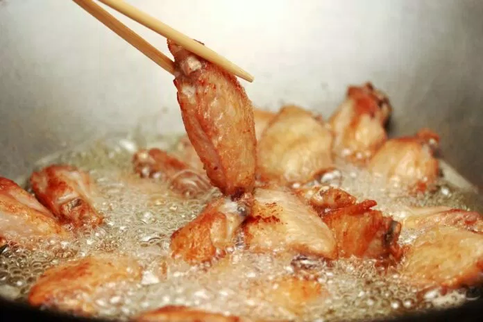 Chiên gà vàng đều Chiên gà vàng đều