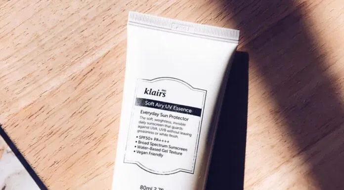 Kem chống nắng Klairs Soft Airy UV Essence SPF 50 PA ++++