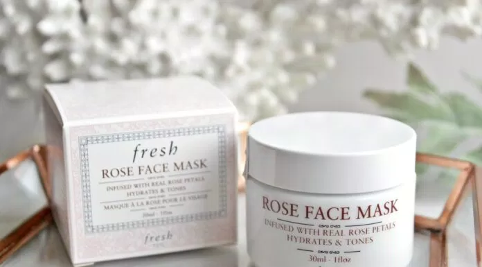 Mặt nạ Fresh Rose Face Mask có bao bì tông trắng đơn giản