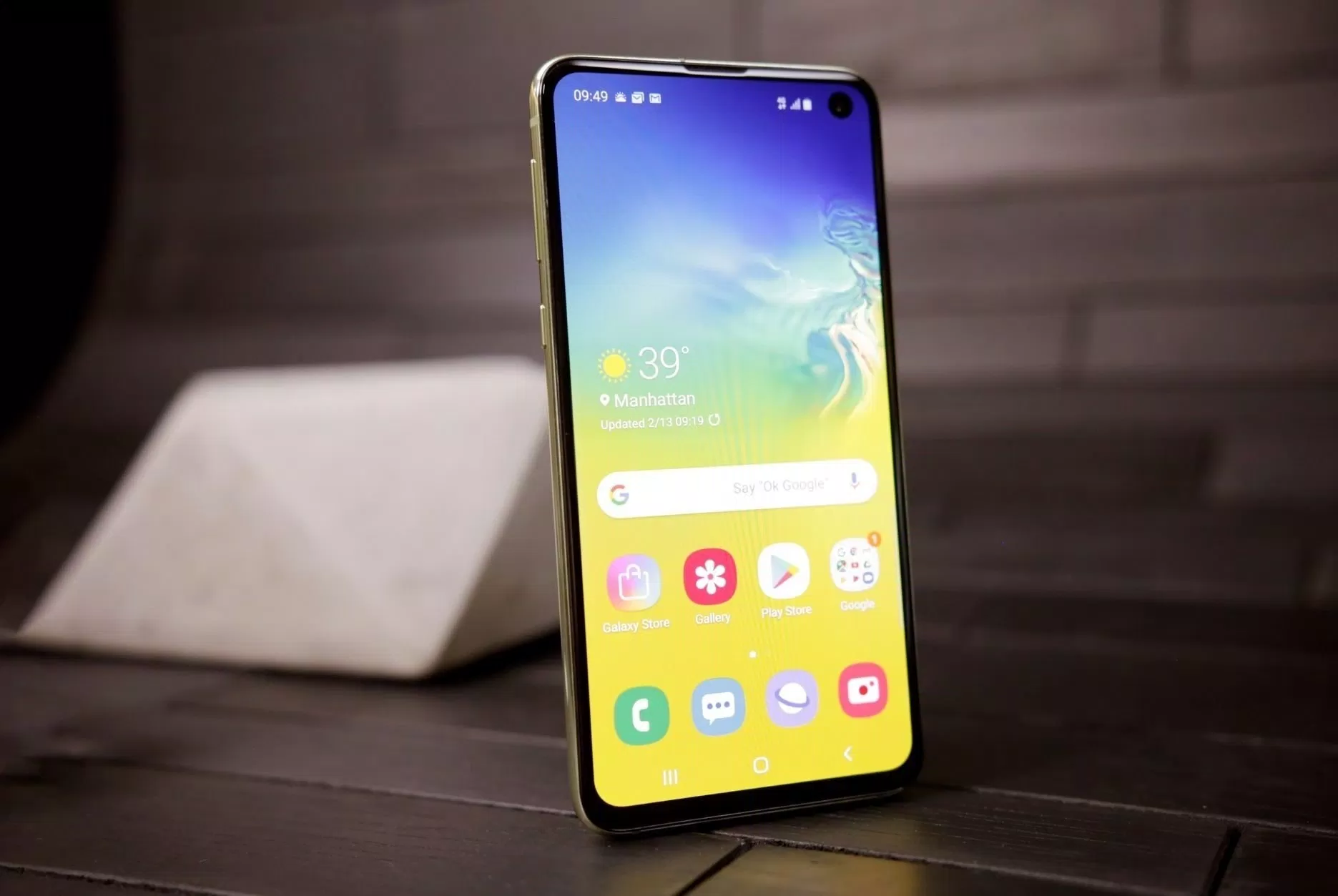 Màn hình Infinity-O của Galaxy S10e