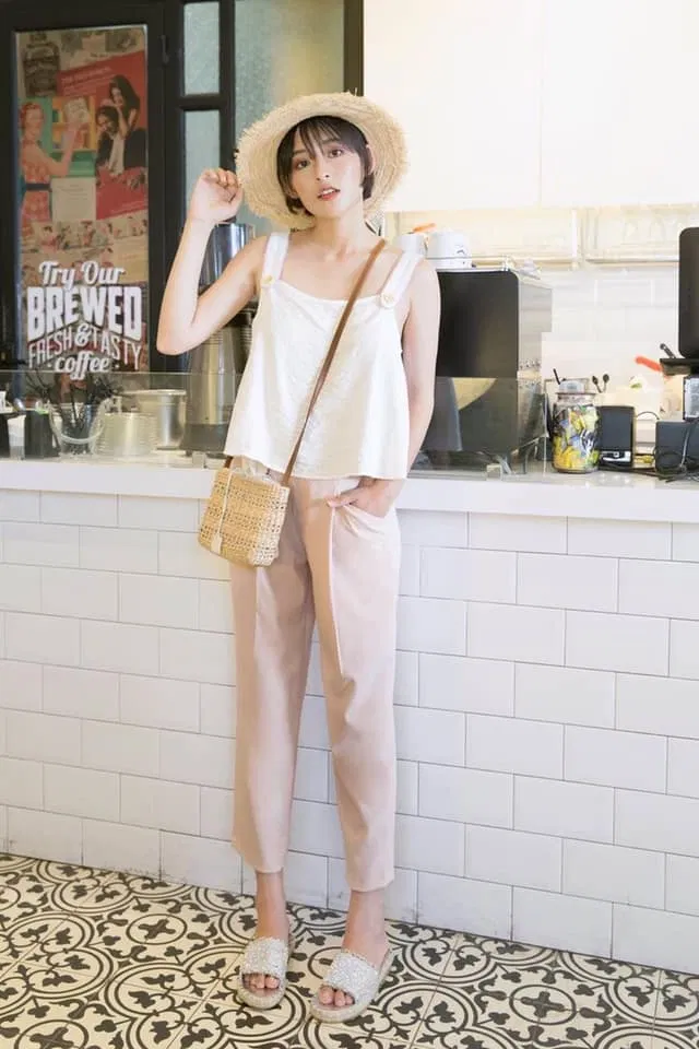 Kiểu áo hai dây