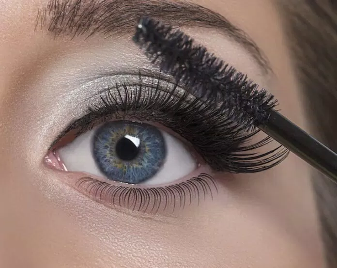 Sử dụng mascara giúp cho đôi mắt của bạn đẹp hơn