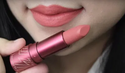 màu Bare của son Glam Rock Misty Rose