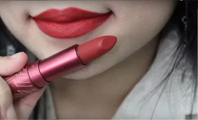 Màu Frosty của son Glam Rock Misty Rose