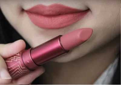 màu genty của son Glam Rock Misty Rose