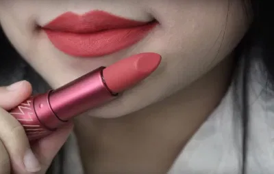 Màu Warmish của son Glam Rock Misty Rose