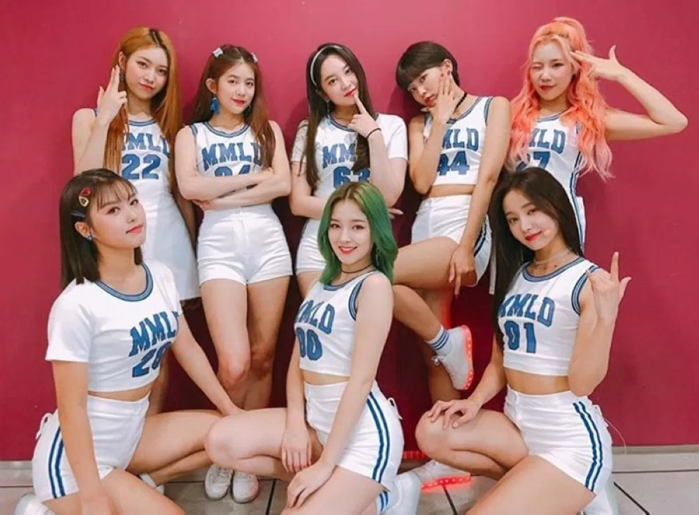 MOMOLAND là một trong những nạn nhân của việc kiểm soát hình tượng (Ảnh: Internet)