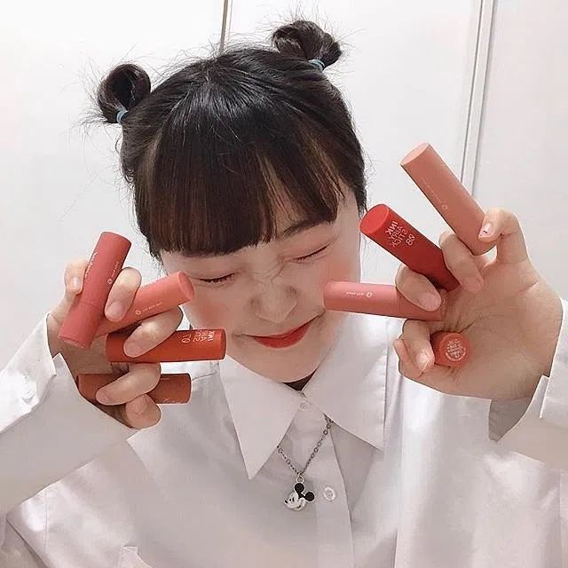 Những thỏi son Peripera Ink Airy Stick mềm mượt, mịn môi