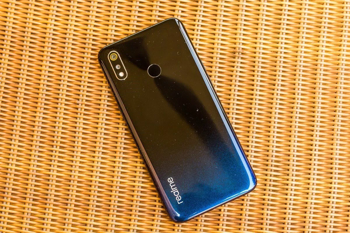 Mặt lưng của Realme 3