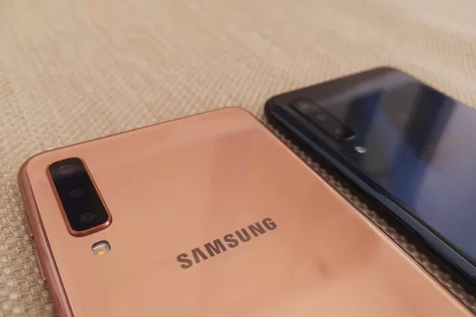 3 camera được tích hợp trên Galaxy A7 (2018)