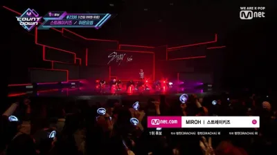 Màn trình diễn của Stray Kids trên sân khấu âm nhạc M Countdown (Ảnh: M Countdown)
