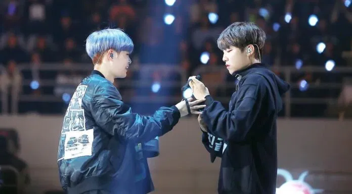 Woojin và Daehwi debut dưới tư cách là thành viên của Wanna One (Ảnh: Snow Flake)