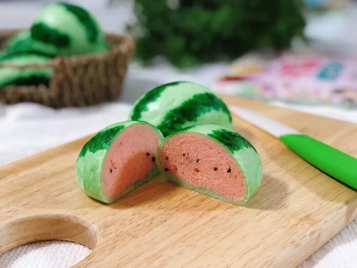 Bánh bao dưa hấu vị lá dứa