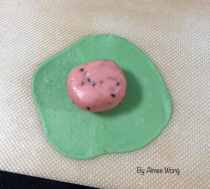 Bánh bao dưa hấu vị lá dứa