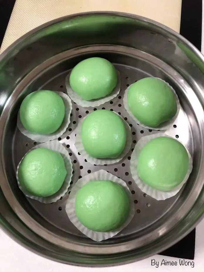 Bánh bao dưa hấu vị lá dứa