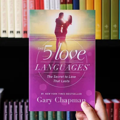 Bìa trước cuốn sách The 5 Love Languages (ảnh: internet).