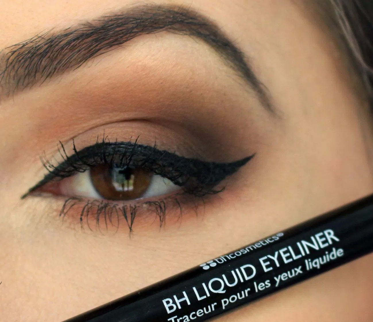 Bút dạ kẻ mắt BH Cosmetics BH Liquid Eyeliner