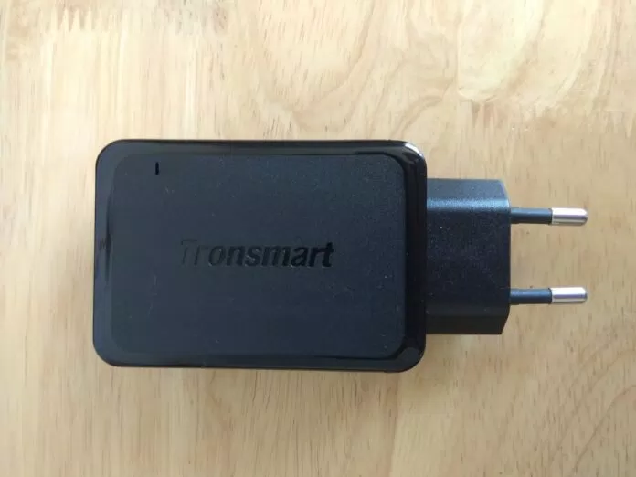 Củ sạc pin nhanh 2 cổng Tronsmart 36W Quick Charge 3.0 W2TF (ảnh : BlogAnChoi)