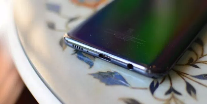 Galaxy A50 vẫn giữ jack cắm tai nghe 3.5mm