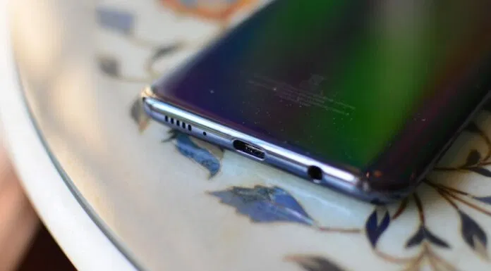 Galaxy A50 vẫn giữ jack cắm tai nghe 3.5mm