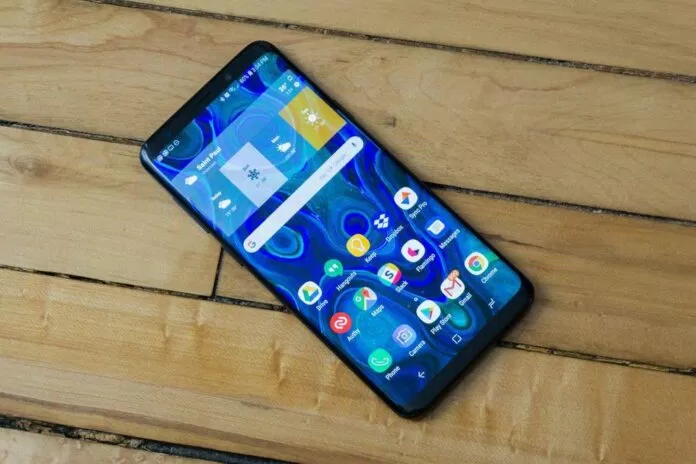 Màn hình không khuyết tật bo cong của Galaxy S9 Plus