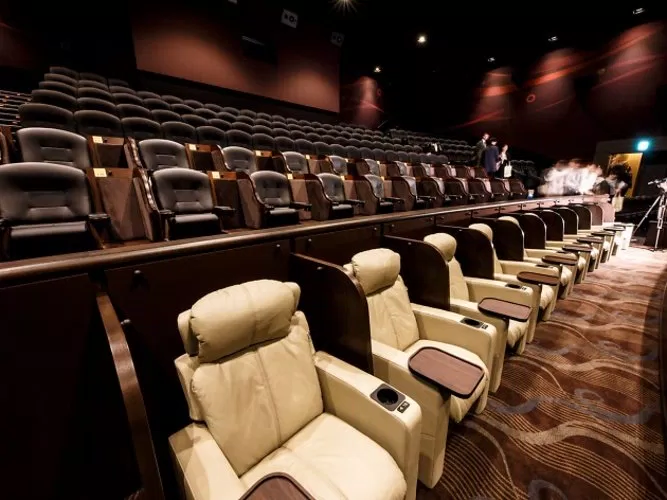 Bên trong cinema Hibiya