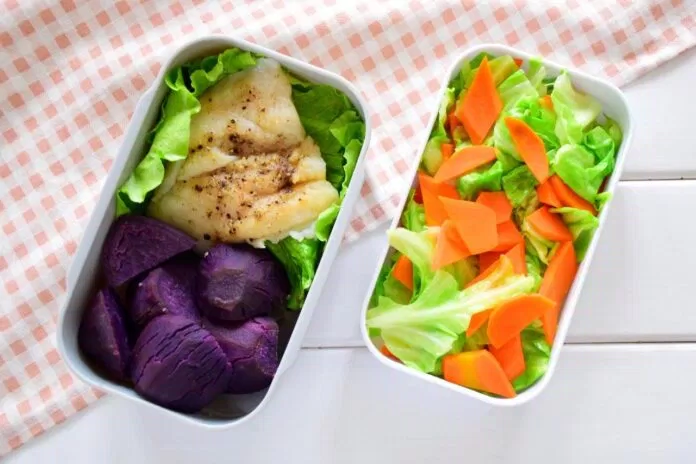Hộp bento Khoai lang tím + cá bơn + bắp cải xào cà rốt