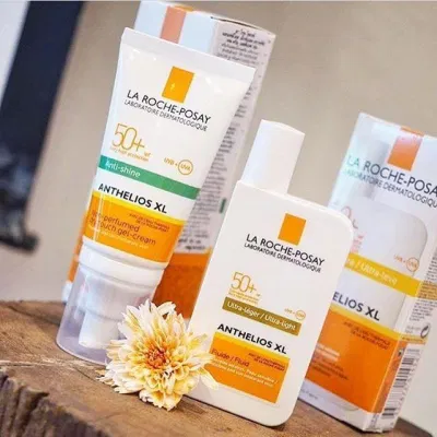 Laroche.Posay vạch xanh lá phù hợp cho làn da dầu và Laroche.Posay vạch vàng dành cho da thường, nhạy cảm. (Nguồn: Internet)