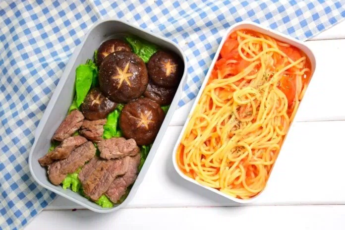 Hộp bento Mỳ ý pasta + thịt bê + nấm mỡ xào