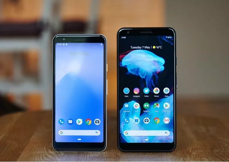 Google Pixel 3a (trái) và 3a XL (phải)